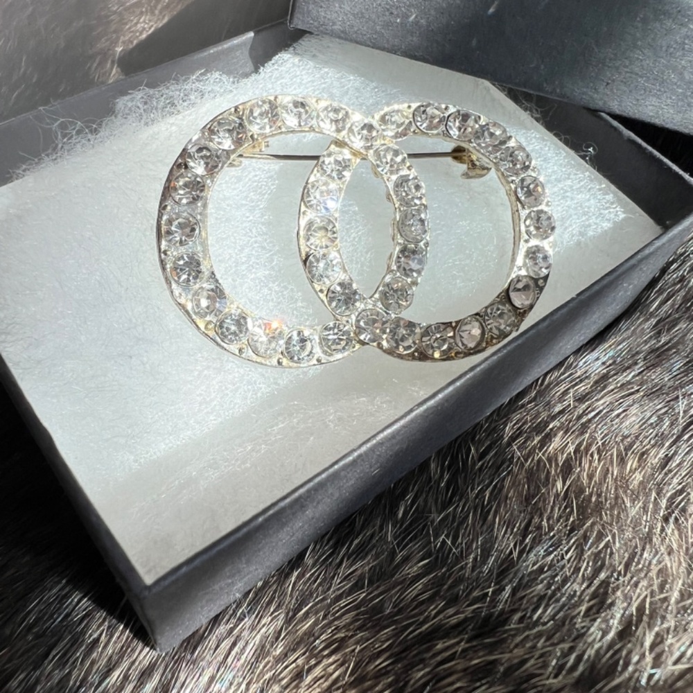 Vintage Brooch Pin Double Circle Infiniti Clear Crystal Silvertone - Picture 3 of 4
